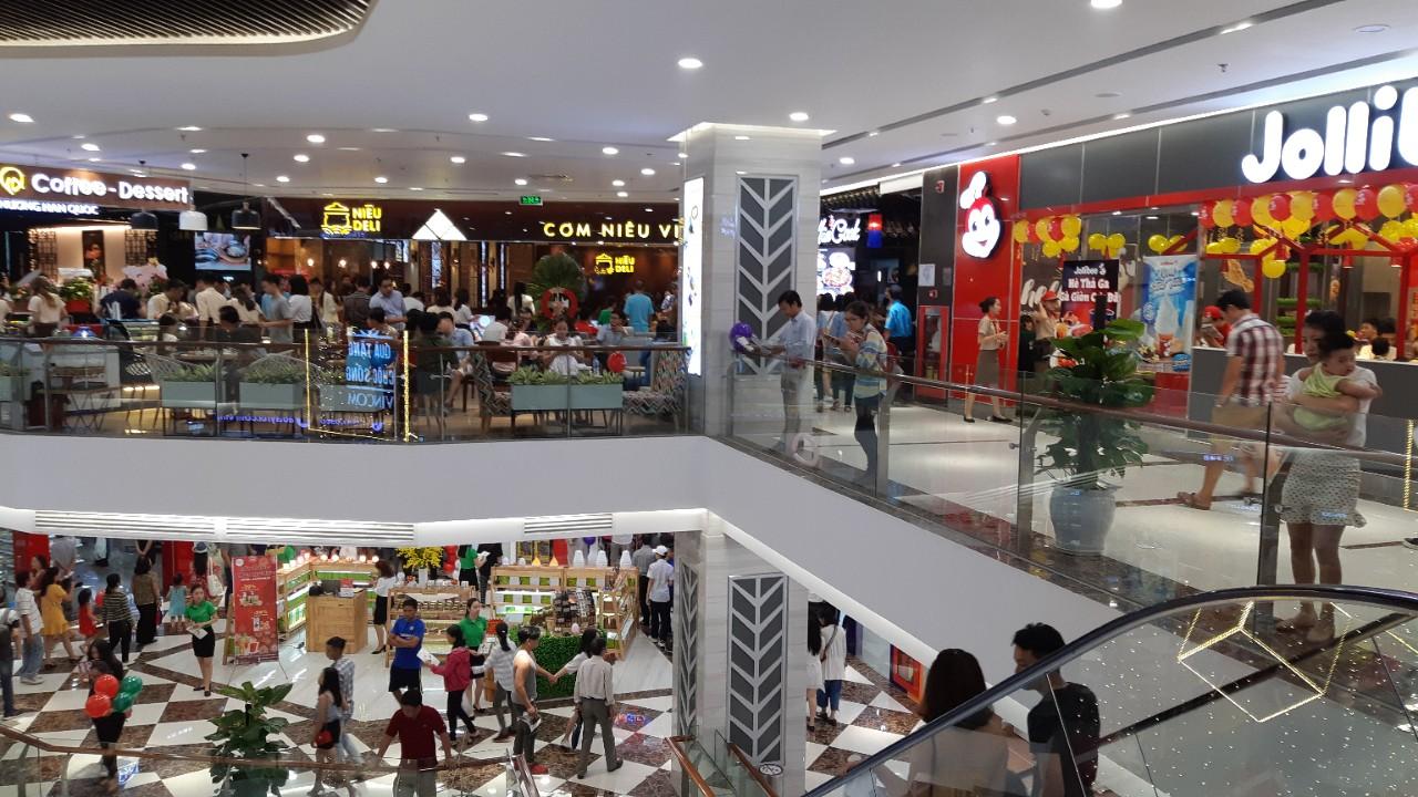 Thiết kế quán cafe trong trung tâm thương mại 